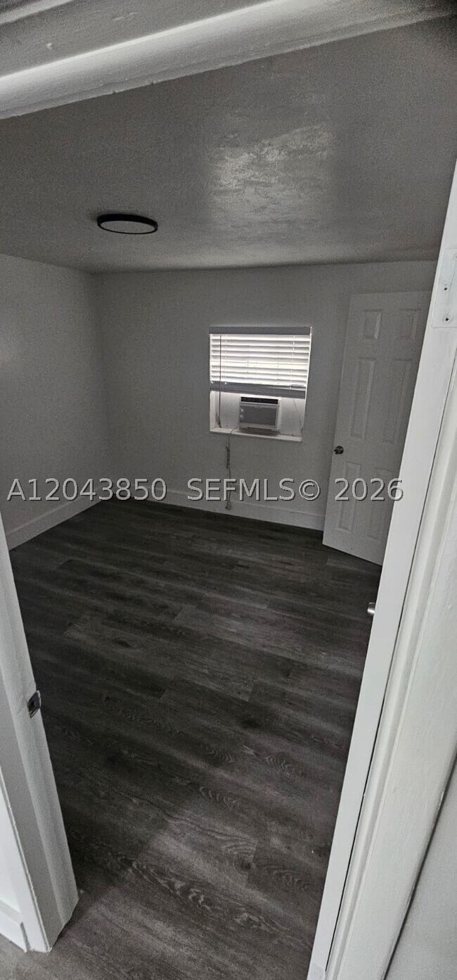 Building Photo - 4017 SW 24th St