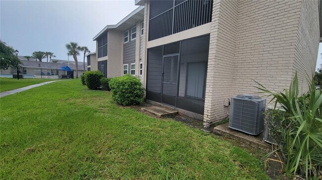 Building Photo - 863 Sky Lake Cir