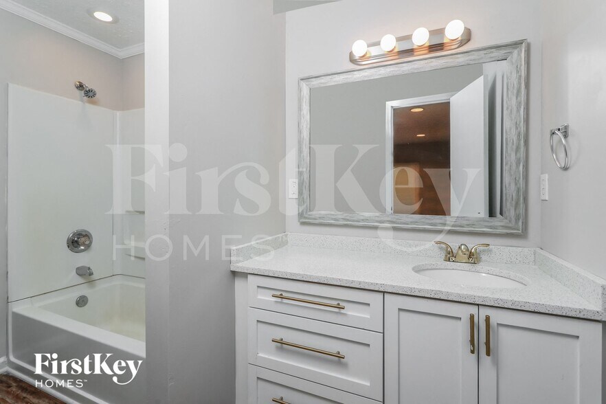 Building Photo - 2738 N Bogan Rd NE