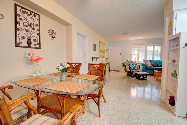 Dining Area - 3605 Iroquois Ave
