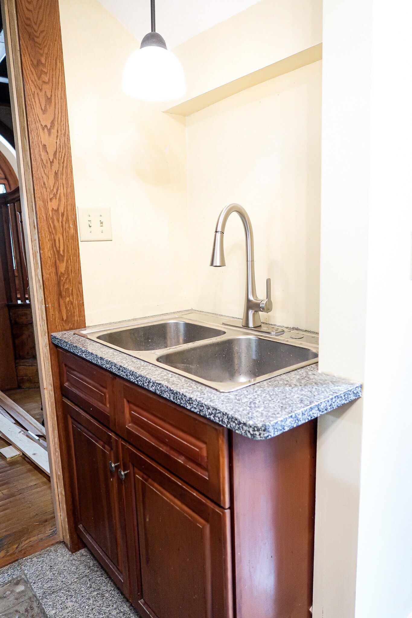 Large kitchen sink - 2319 1st Ave S