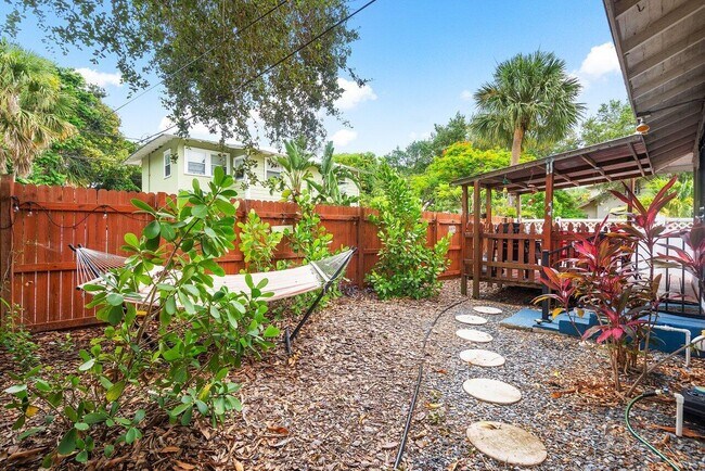 Building Photo - 314 S Palmway