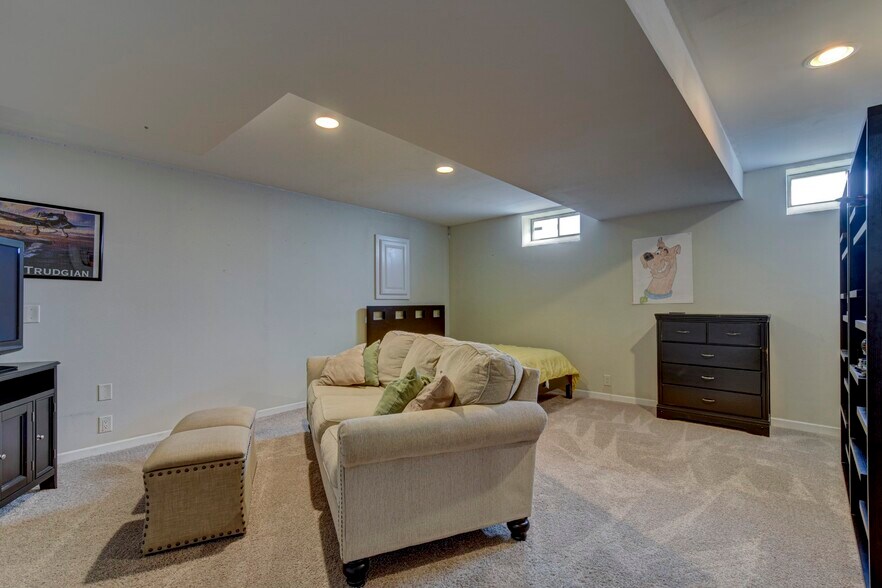 Building Photo - 17904 Karen Cir