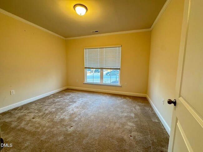 Building Photo - 2323 Bethpage Dr