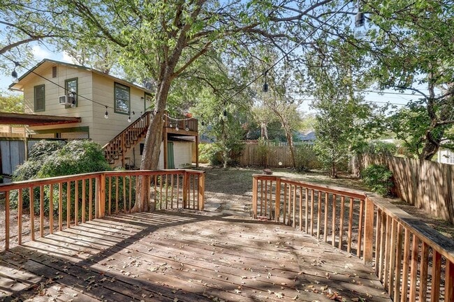 Building Photo - 1804 Kenwood Ave