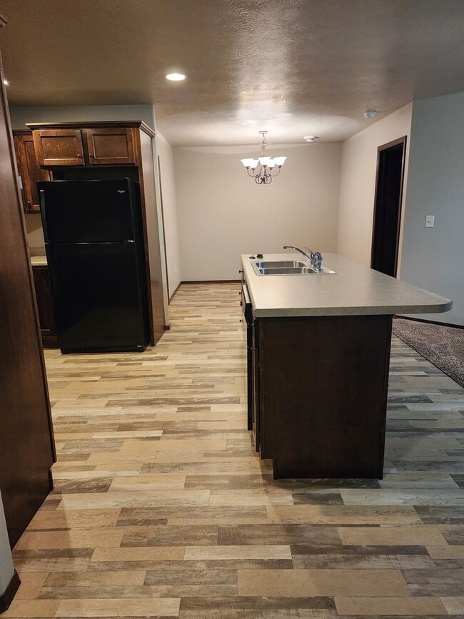 Building Photo - Three bedroom two bathroom Twin home