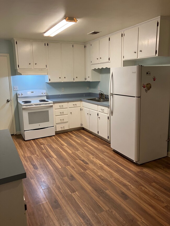 Building Photo - Hickory Ct