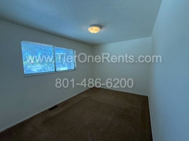 Building Photo - Move in special: $500 off first month rent!!