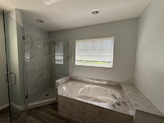 Building Photo - 5707 Silver Oak Dr