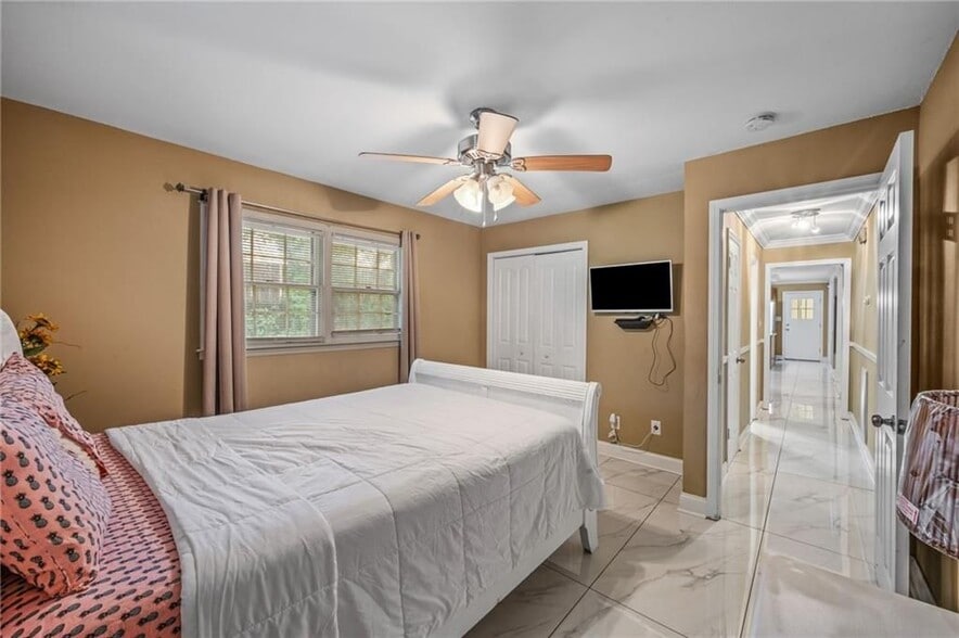 Building Photo - 4839 Lehigh Dr