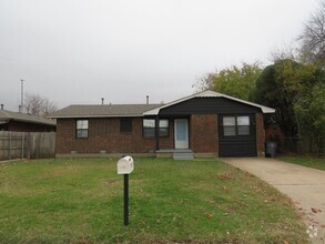 Building Photo - Beautifully Updated Home