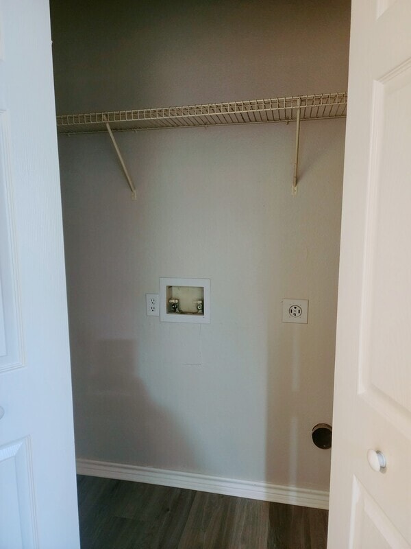 Building Photo - 10245 Country Hills Blvd