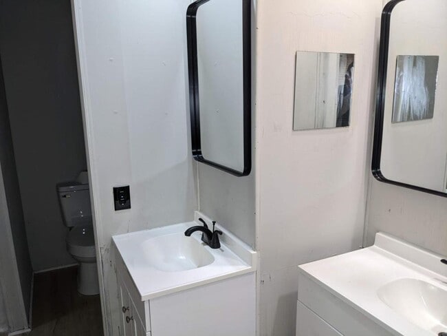 Building Photo - 12100 Lullingstone Rd