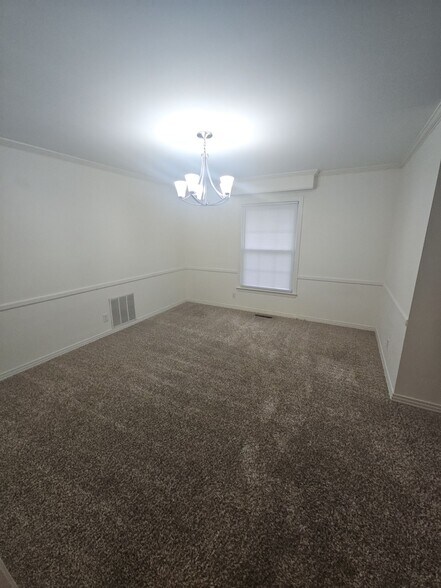 Building Photo - 1030 N Maple Ave