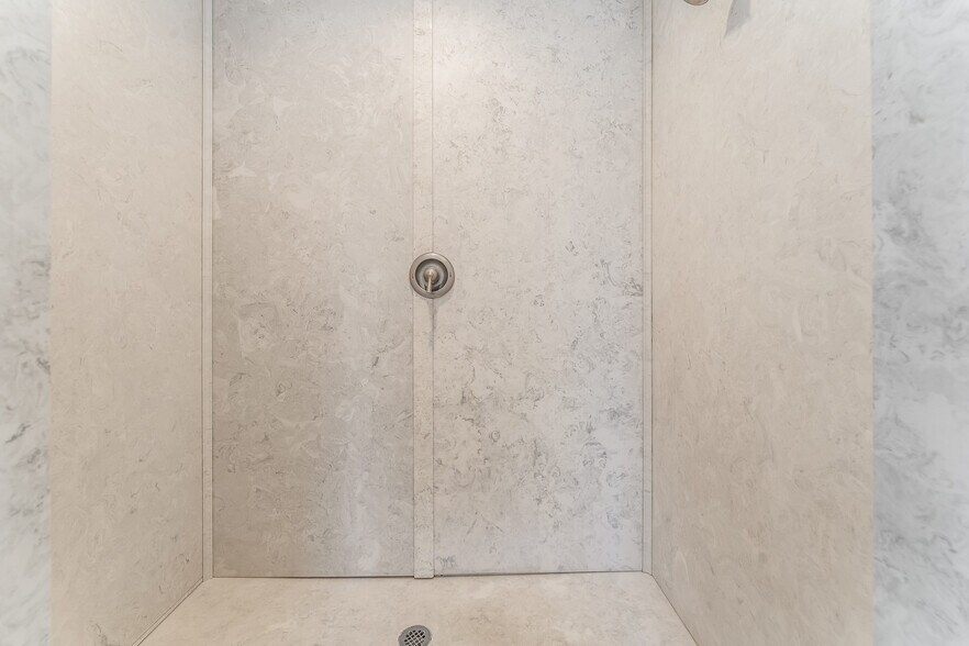 Building Photo - 16 Main St