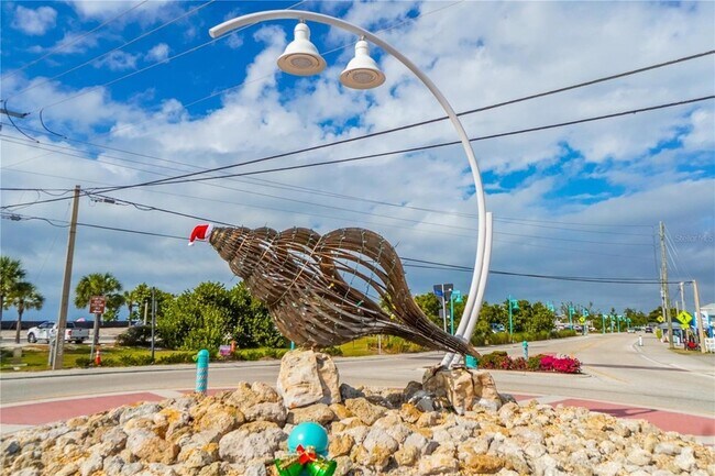 Building Photo - 985 Liberty St