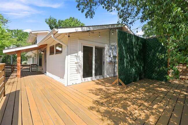 Building Photo - 3507 Vineland Dr