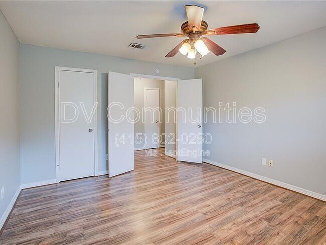 Building Photo - 2103 Goodwin Dr