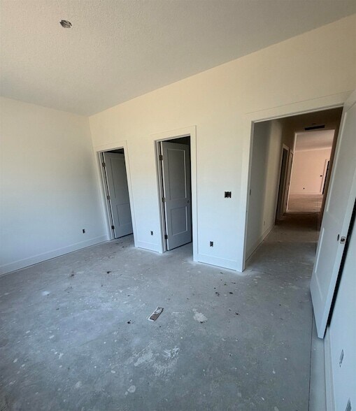 Building Photo - 1010 N Kansas St