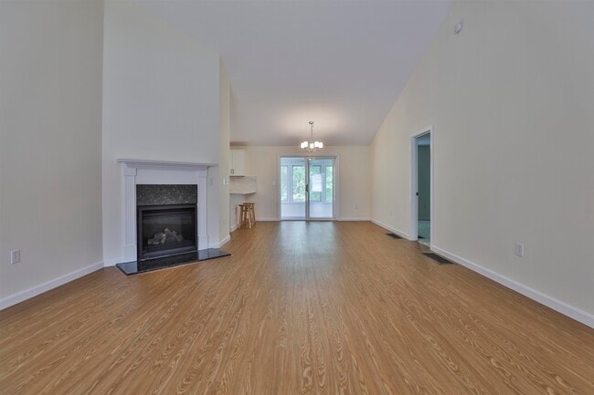 Building Photo - 4 Myopia Ln