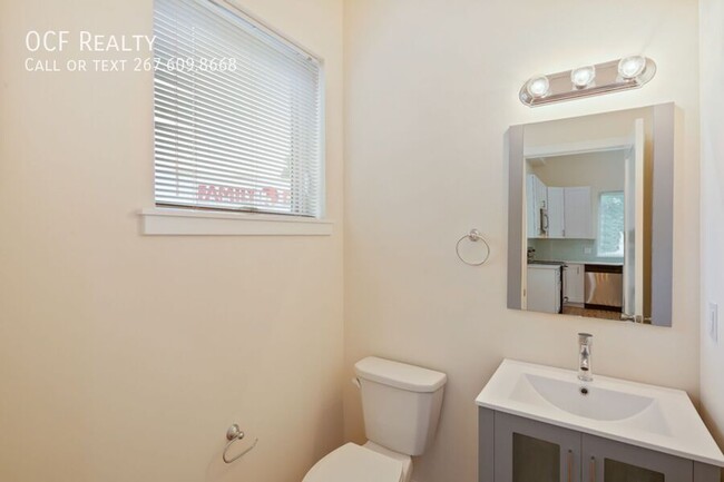 Building Photo - Modern Two Bed Bi-Level Apt w/ Finished Ba...