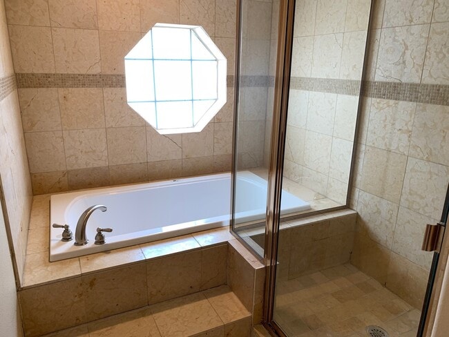 Building Photo - 2210 Bellefontaine