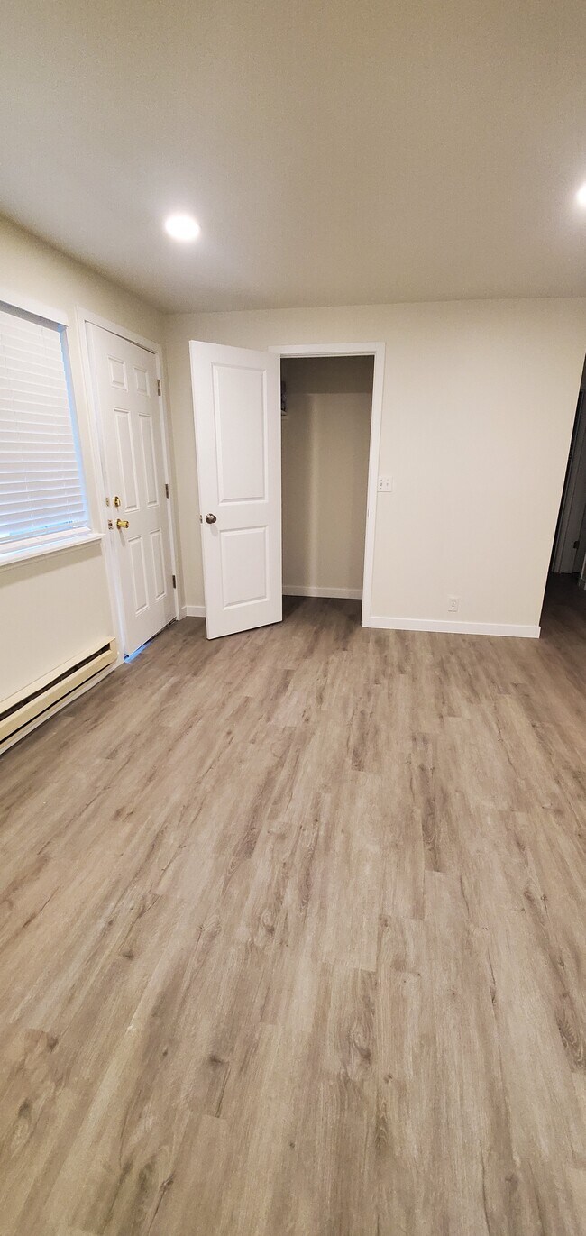 Frontroom entry closet - 456 Front St N