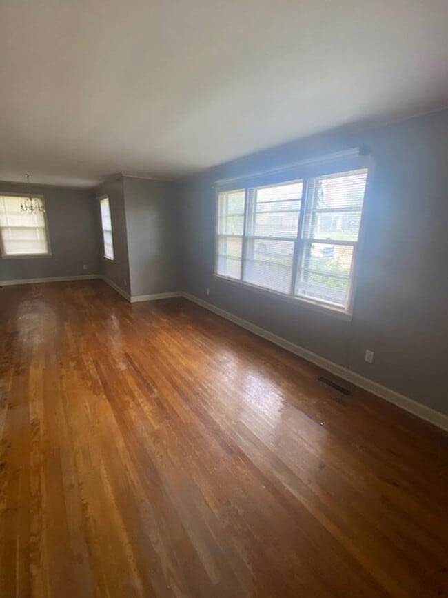 Building Photo - Renovated 3 Bedroom 3 Bath Home with Gameroom/4th Bedroom for Rent!