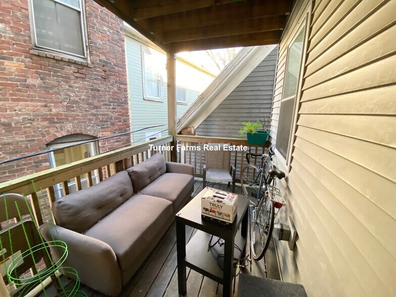 Building Photo - 93A Hillside St