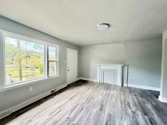 Building Photo - 1721 Carll St