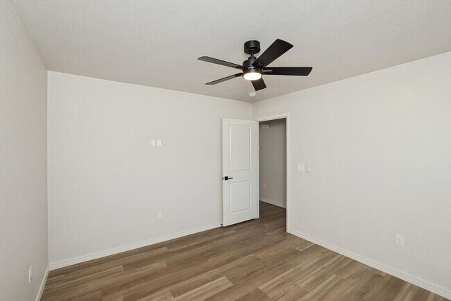 Building Photo - 8904 Oakleaf Ct