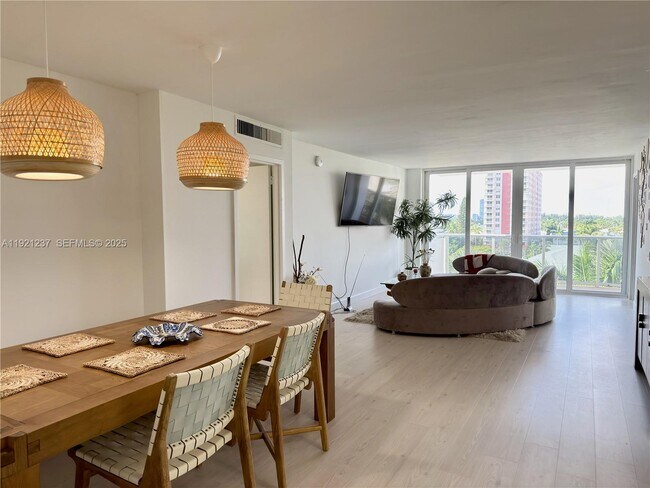 Building Photo - 3140 S Ocean Dr