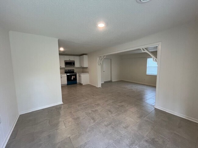 Building Photo - Renovated 3 Bedroom 1 Bath Home for Rent!!