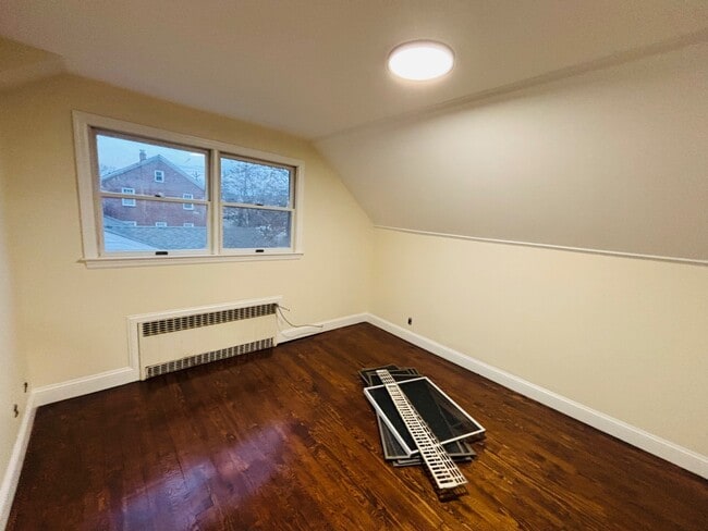 Building Photo - 13 Chestnut St