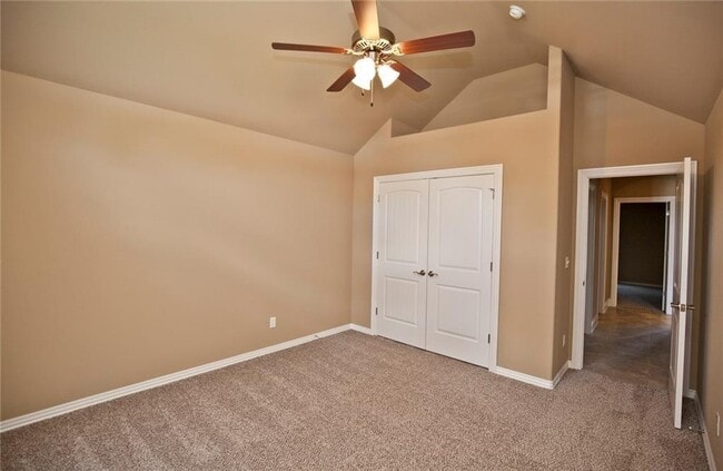 Building Photo - 4609 SW Plumley Ave