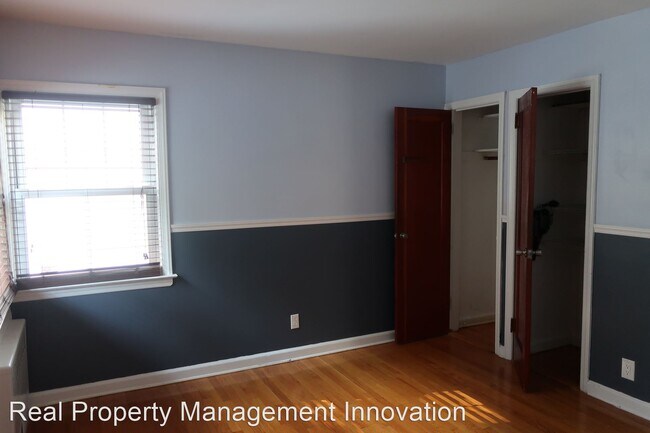 Building Photo - 4 br, 2 bath House - 221 E Hawthorne Avenue