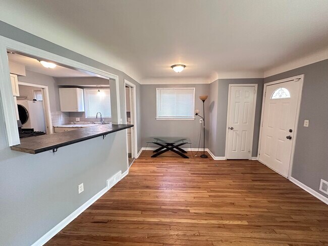 Building Photo - 4697 Pelham St
