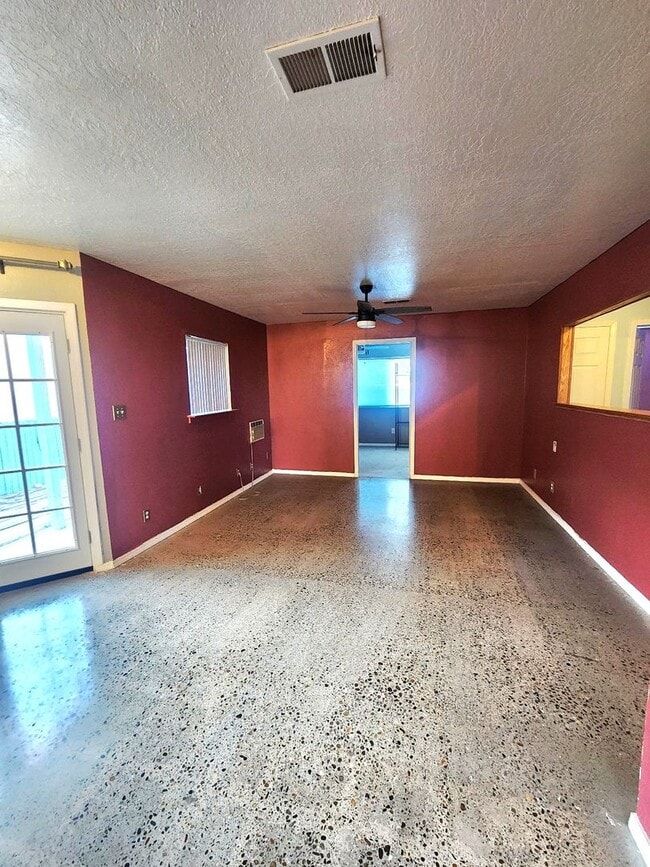 Building Photo - 2 bedroom  Rio Rancho