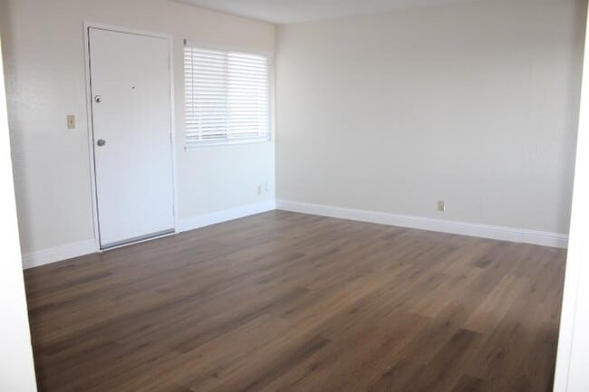 Building Photo - 5234 Sacramento Ave