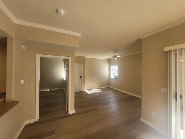 Building Photo - 10001 Woodcreek Oaks Blvd