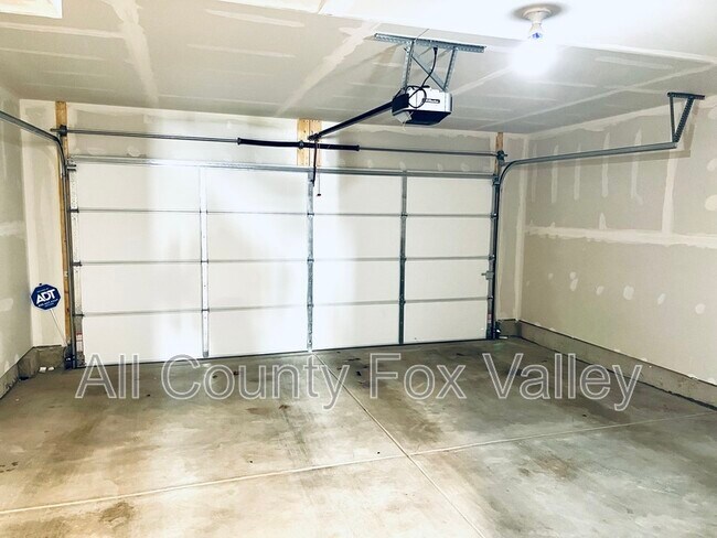 Building Photo - 1480 Yosemite Wy
