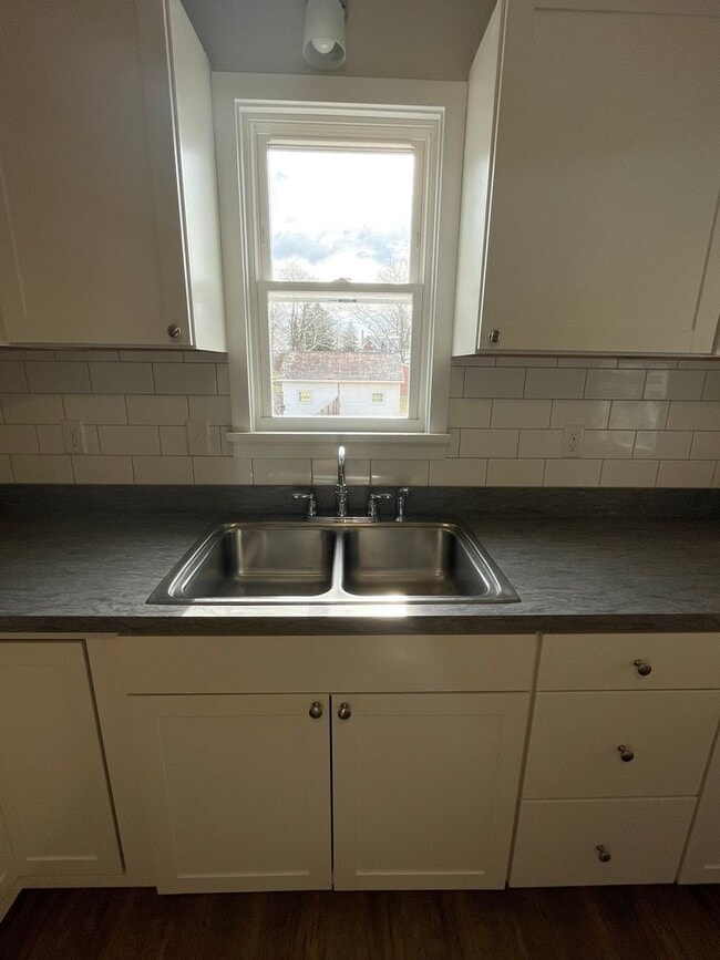 Building Photo - Nice two-story half duplex in Waynesboro, PA