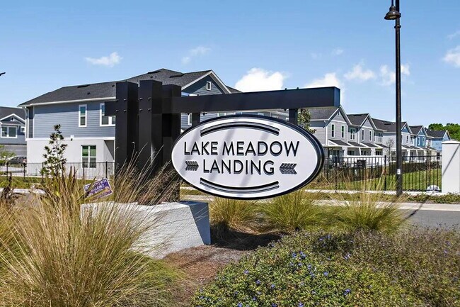 Building Photo - Spacious 4-Bedroom Corner Townhome with Loft & Lake Views in Ocoee