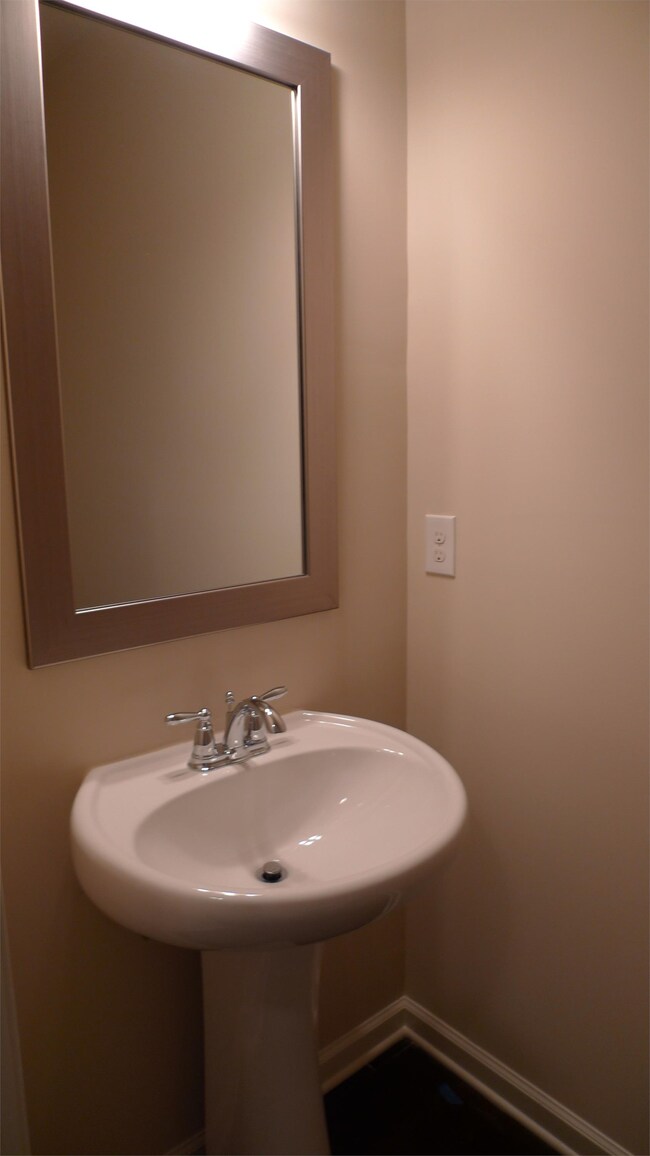 Building Photo - 92 Greenfield Dr