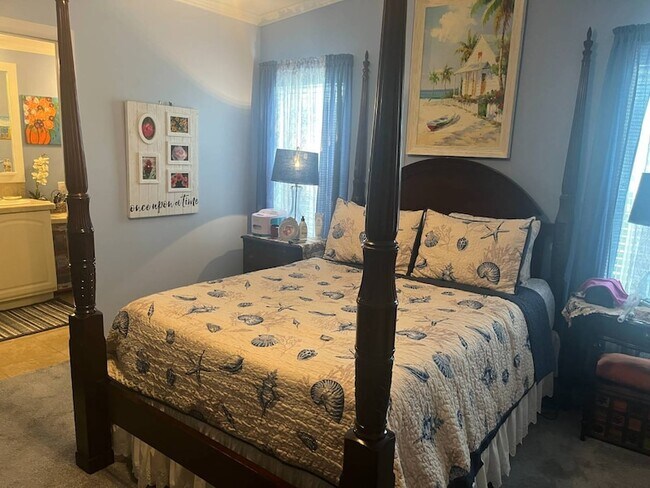 Building Photo - 5904 SW 59th Ln