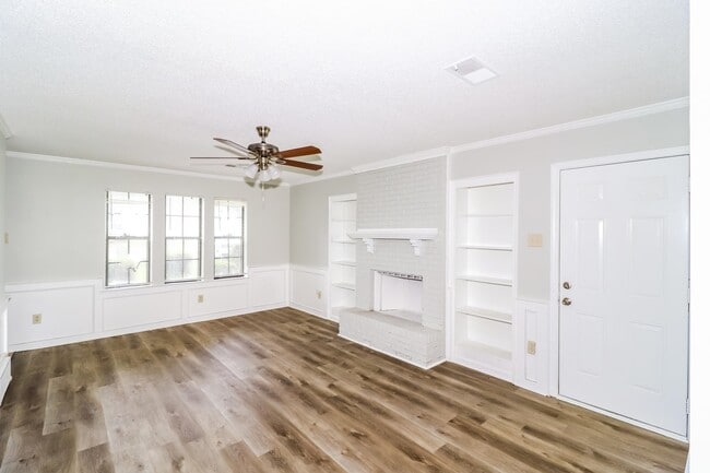 Building Photo - 6349 Valleydale Dr