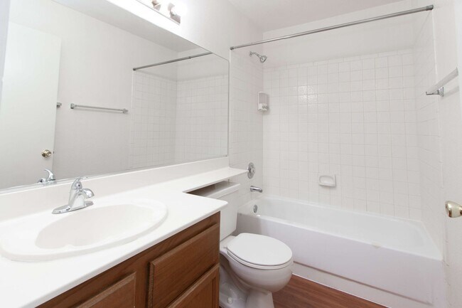 Building Photo - MOVE-IN READY! 2 BEDROOM, 2 BATH, GROUND L...