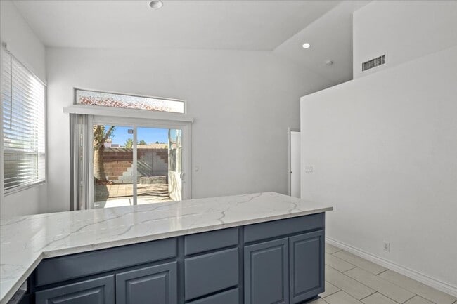 Building Photo - Single Story 3 Bedroom Home with Open Concept