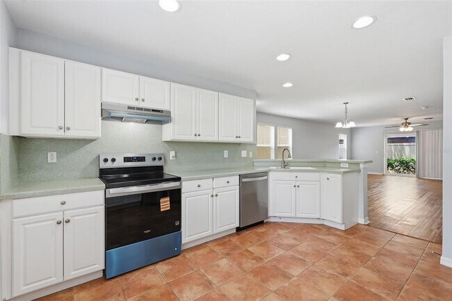 Building Photo - 2505 Harn Blvd