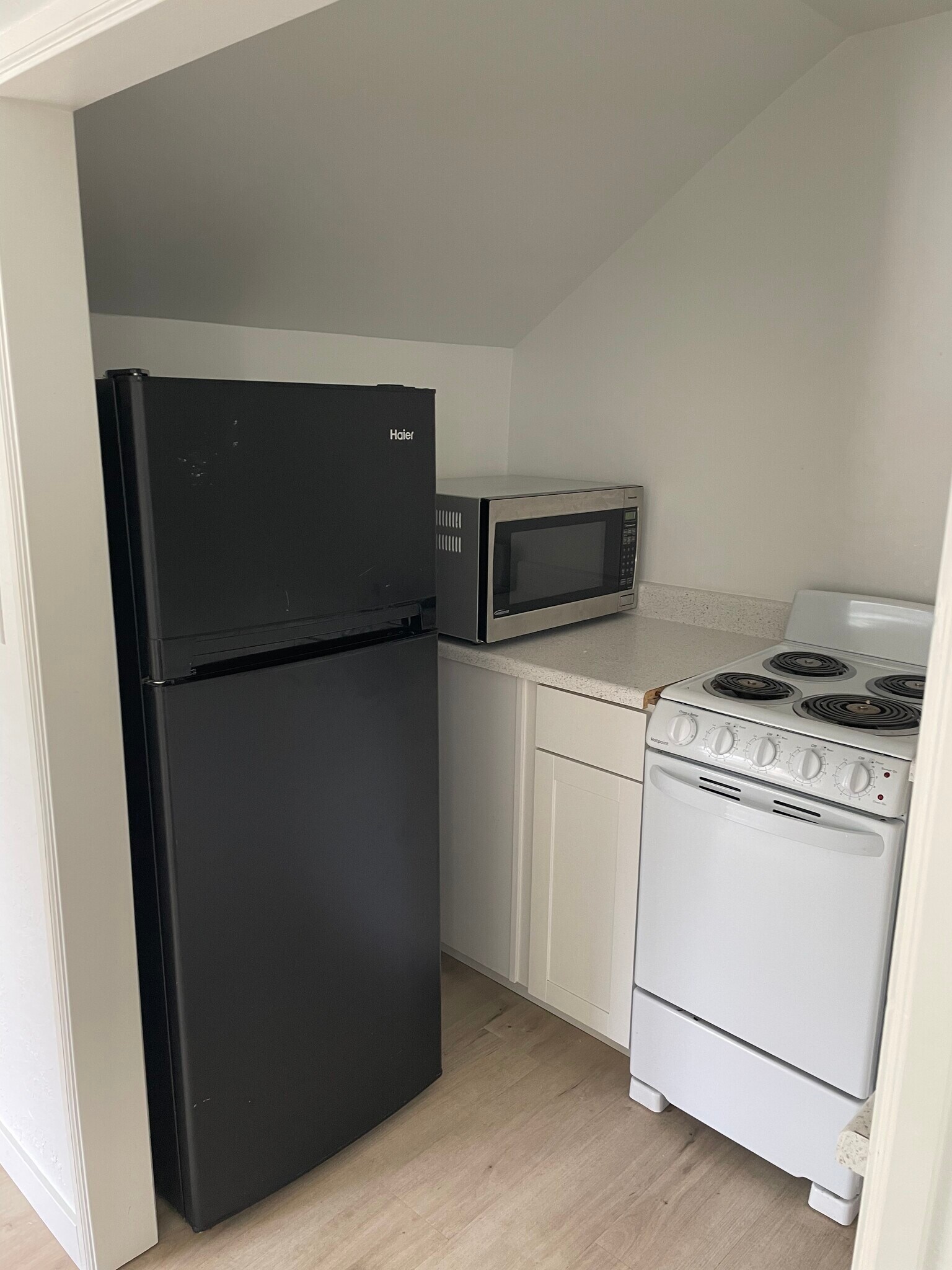 Kitchenette - 160 N 800 W